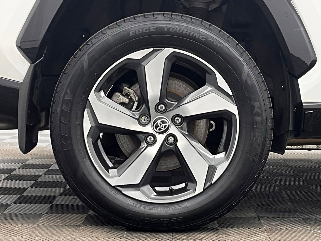 Used 2023 Toyota RAV4 SE w/ Weather & Moonroof Package image 17