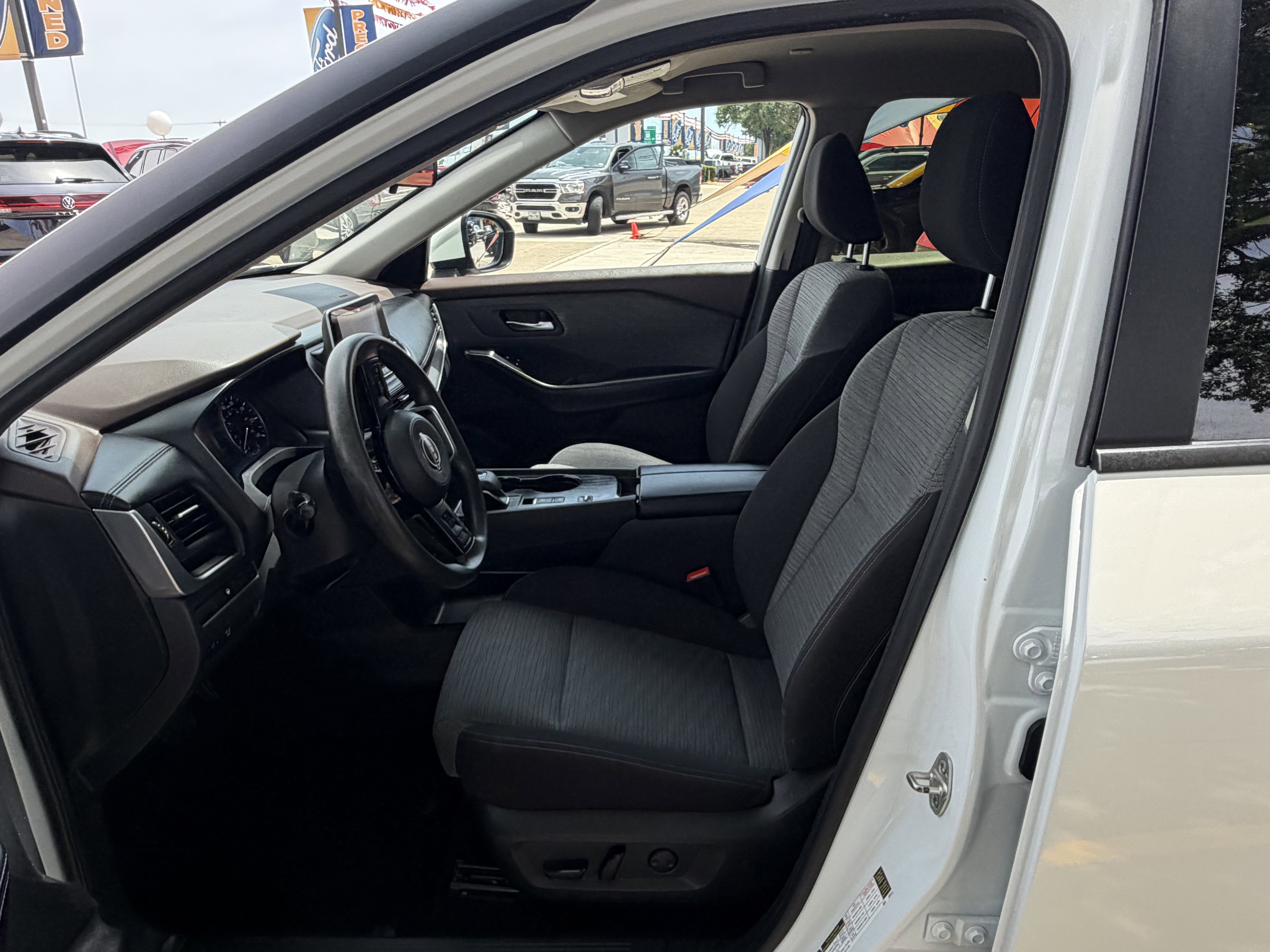 Used 2023 Nissan Rogue SV FWD image 14