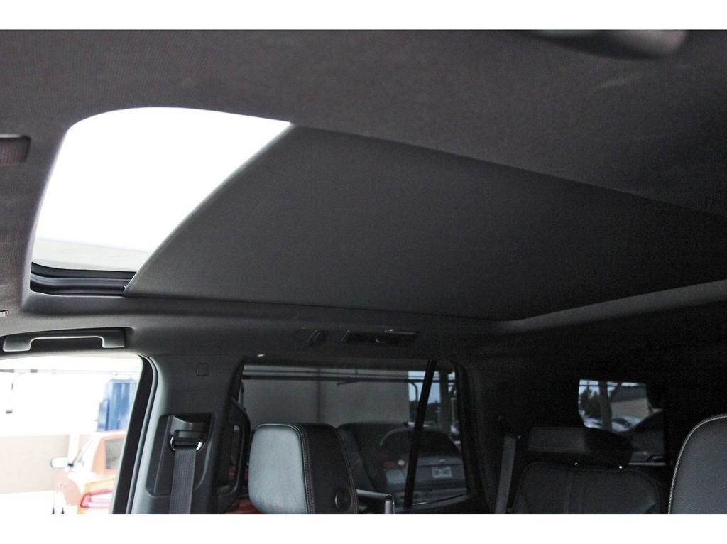 Used 2022 Chevrolet Tahoe RST w/ Luxury Package AWD/4WD image 28
