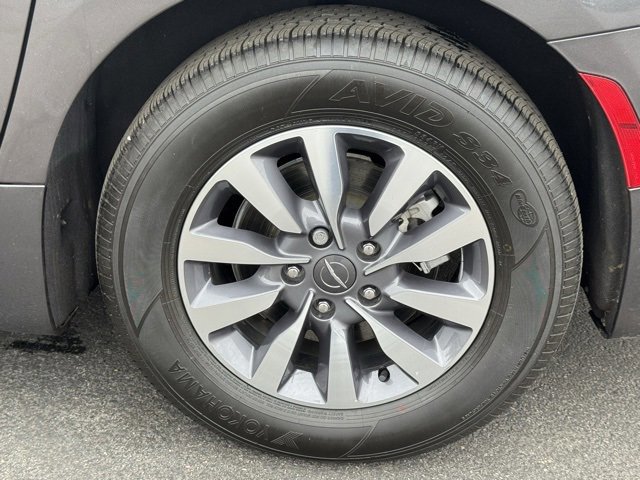 Used 2023 Chrysler Pacifica Touring-L image 49