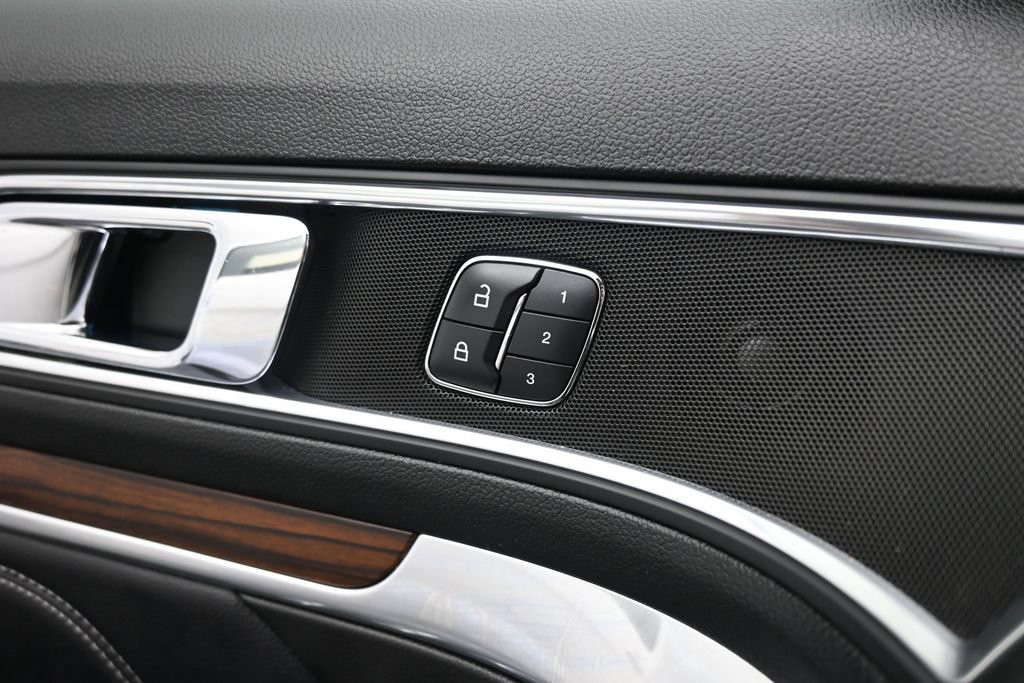 Certified 2017 Ford Explorer Limited FWD image 12