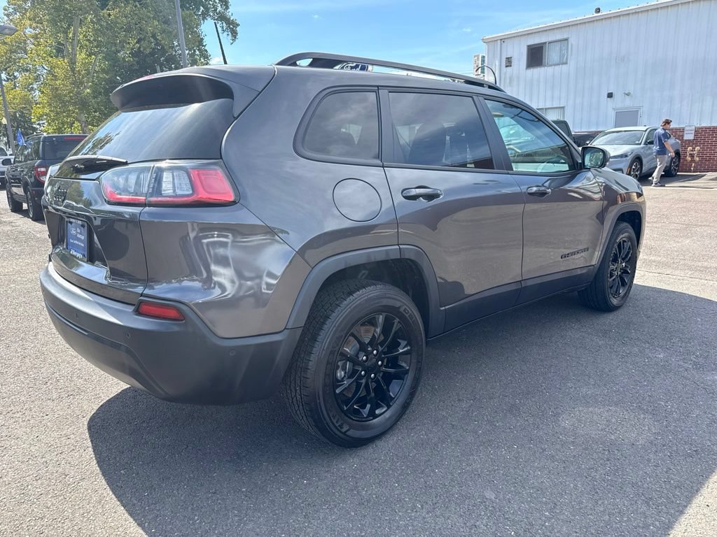 Used 2023 Jeep Cherokee Altitude Lux w/ Mopar Interior Package AWD/4WD image 4
