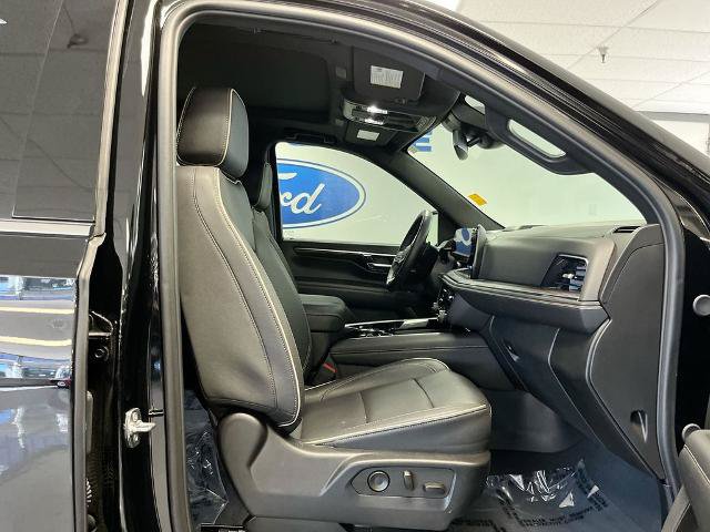 Used 2025 Chevrolet Suburban Premier w/ Sun And Tow Package AWD/4WD image 22