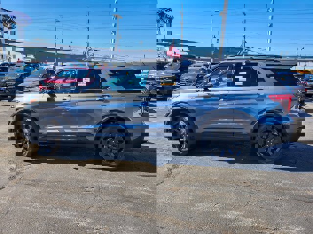 Certified 2023 Ford Explorer ST-Line w/ Class IV Trailer Tow Package image 2