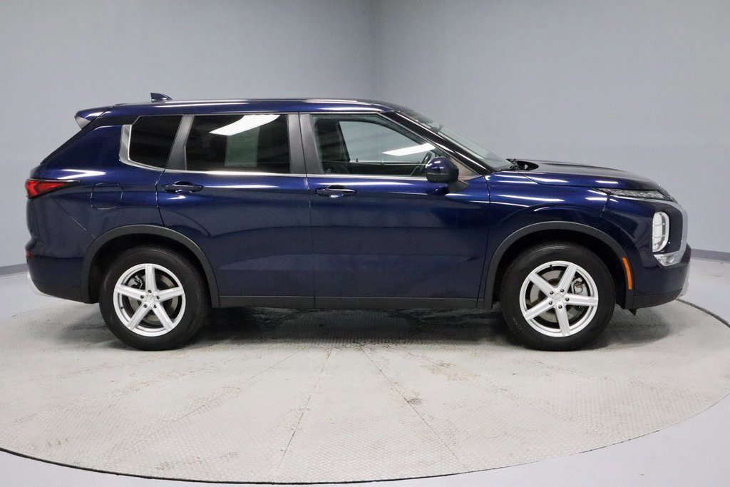 Used 2022 Mitsubishi Outlander SE image 6