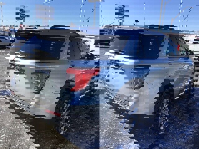 Certified 2022 Ford Explorer XLT w/ Equipment Group 202A image 5