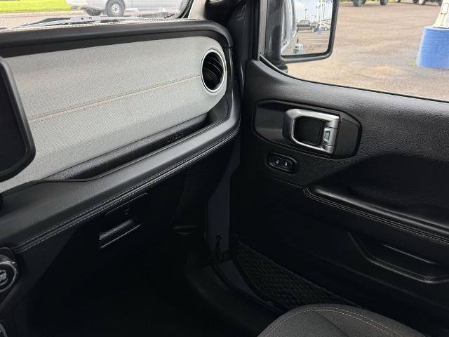 Used 2024 Jeep Wrangler Unlimited Sahara AWD/4WD image 28