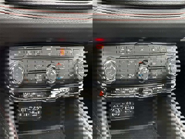 Used 2024 Dodge Durango GT image 11