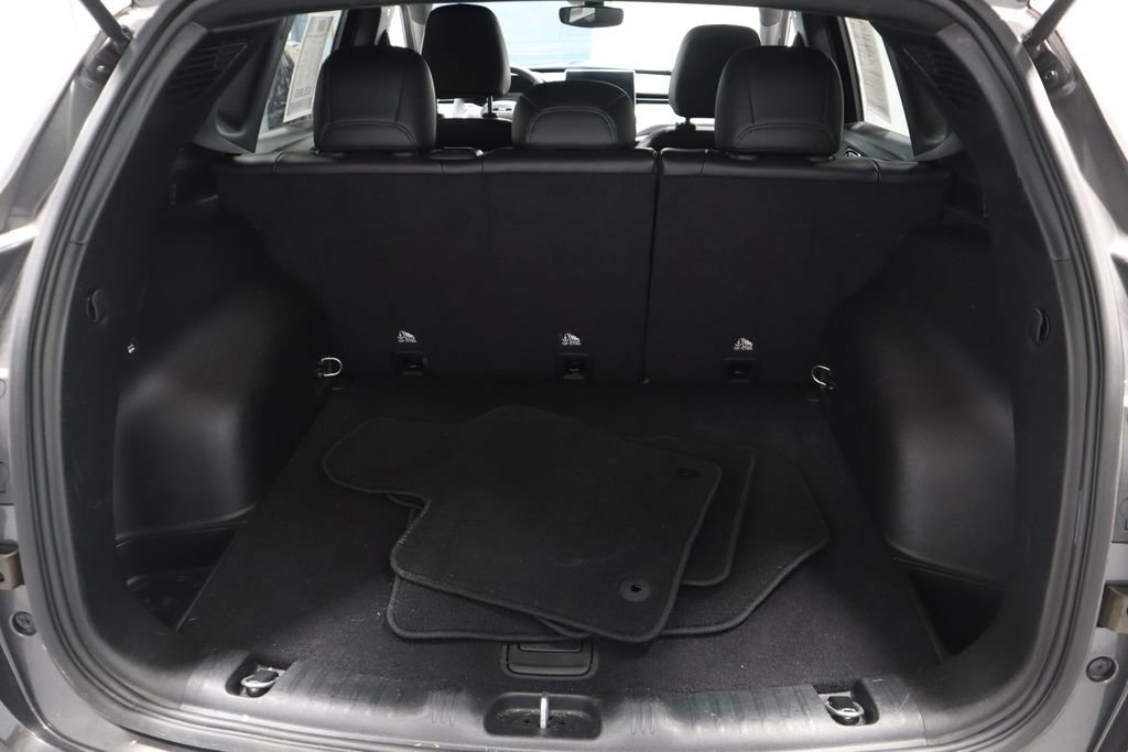 Used 2023 Jeep Compass Limited image 17