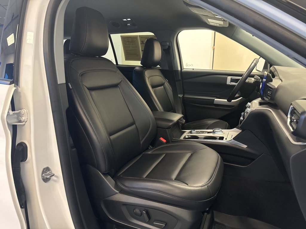 Certified 2023 Ford Explorer XLT w/ Equipment Group 202A image 27