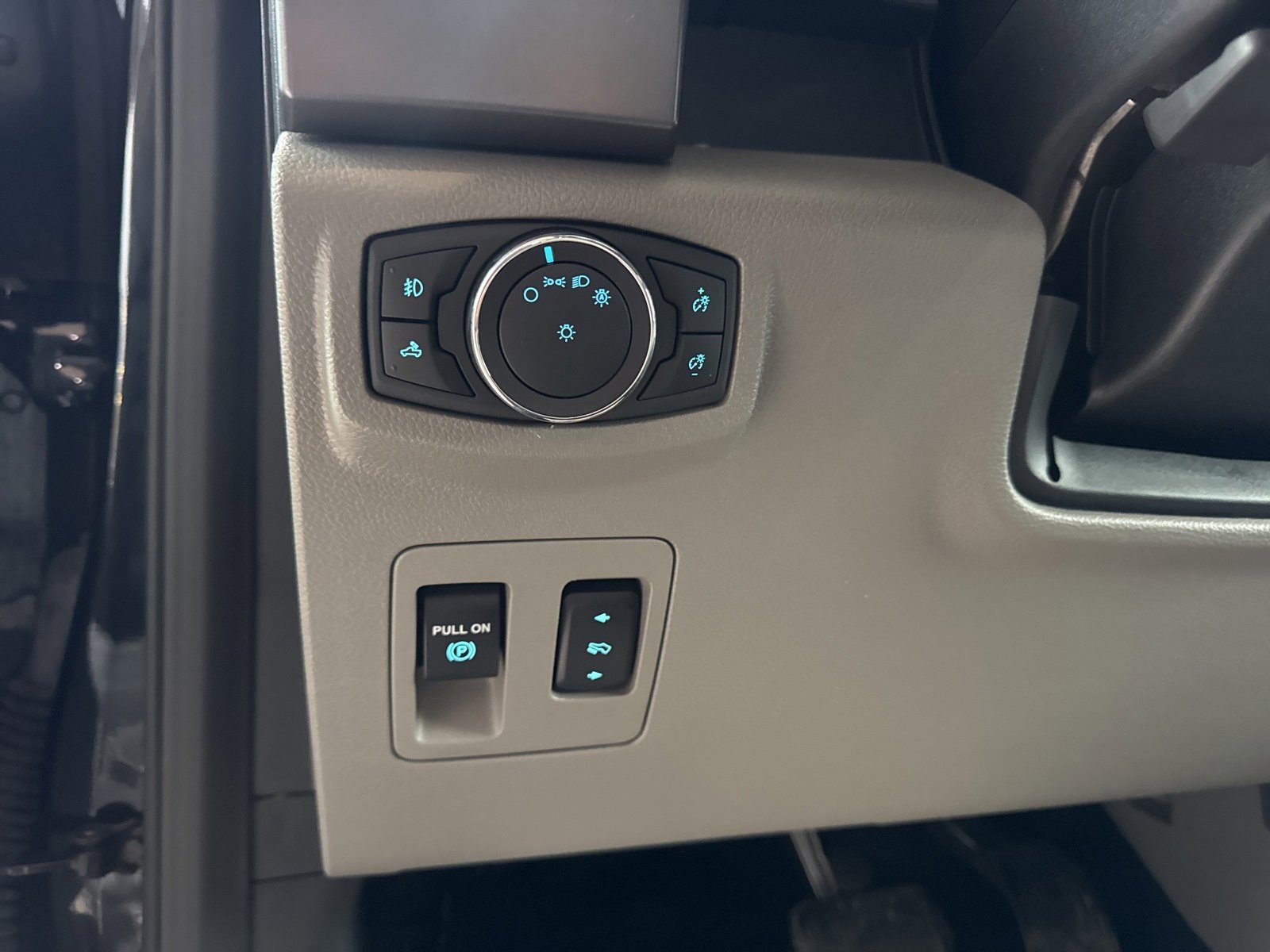 Certified 2019 Ford F150 XLT w/ Equipment Group 302A Luxury image 29