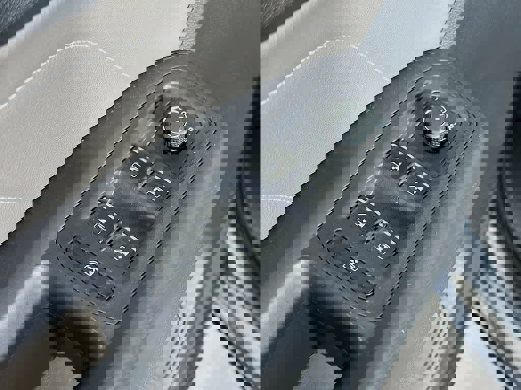 Used 2021 Volkswagen Atlas SE w/ Panoramic Sunroof Package image 29