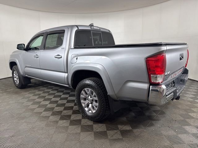 Used 2017 Toyota Tacoma SR5 w/ Tow Package AWD/4WD image 6