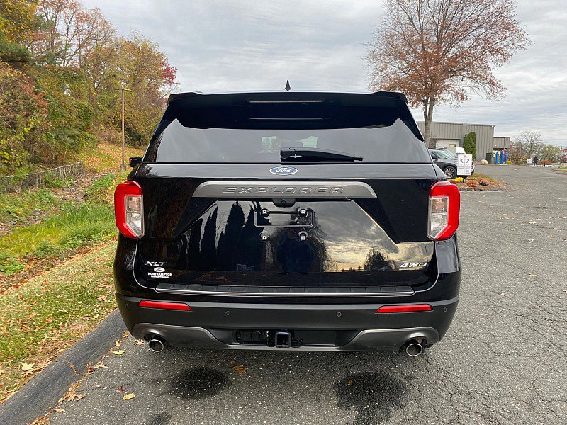 Certified 2022 Ford Explorer XLT w/ Equipment Group 202A image 4