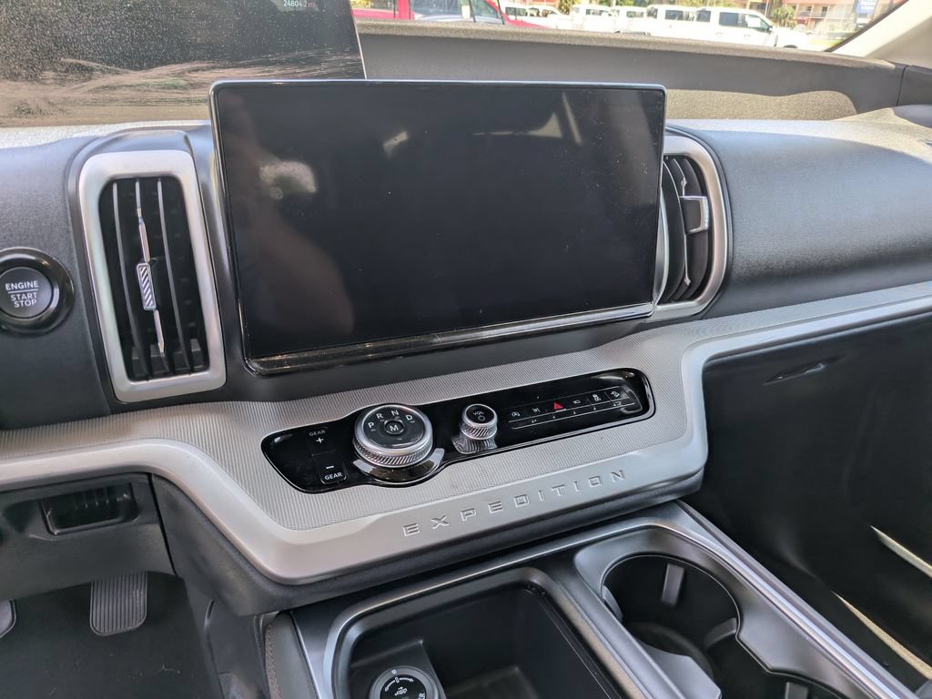 Certified 2025 Ford Expedition Active AWD/4WD image 21