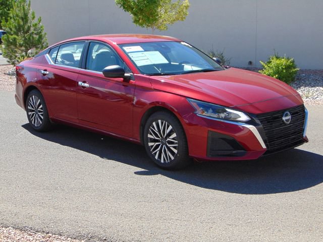 Used 2025 Nissan Altima 2.5 SV FWD image 8