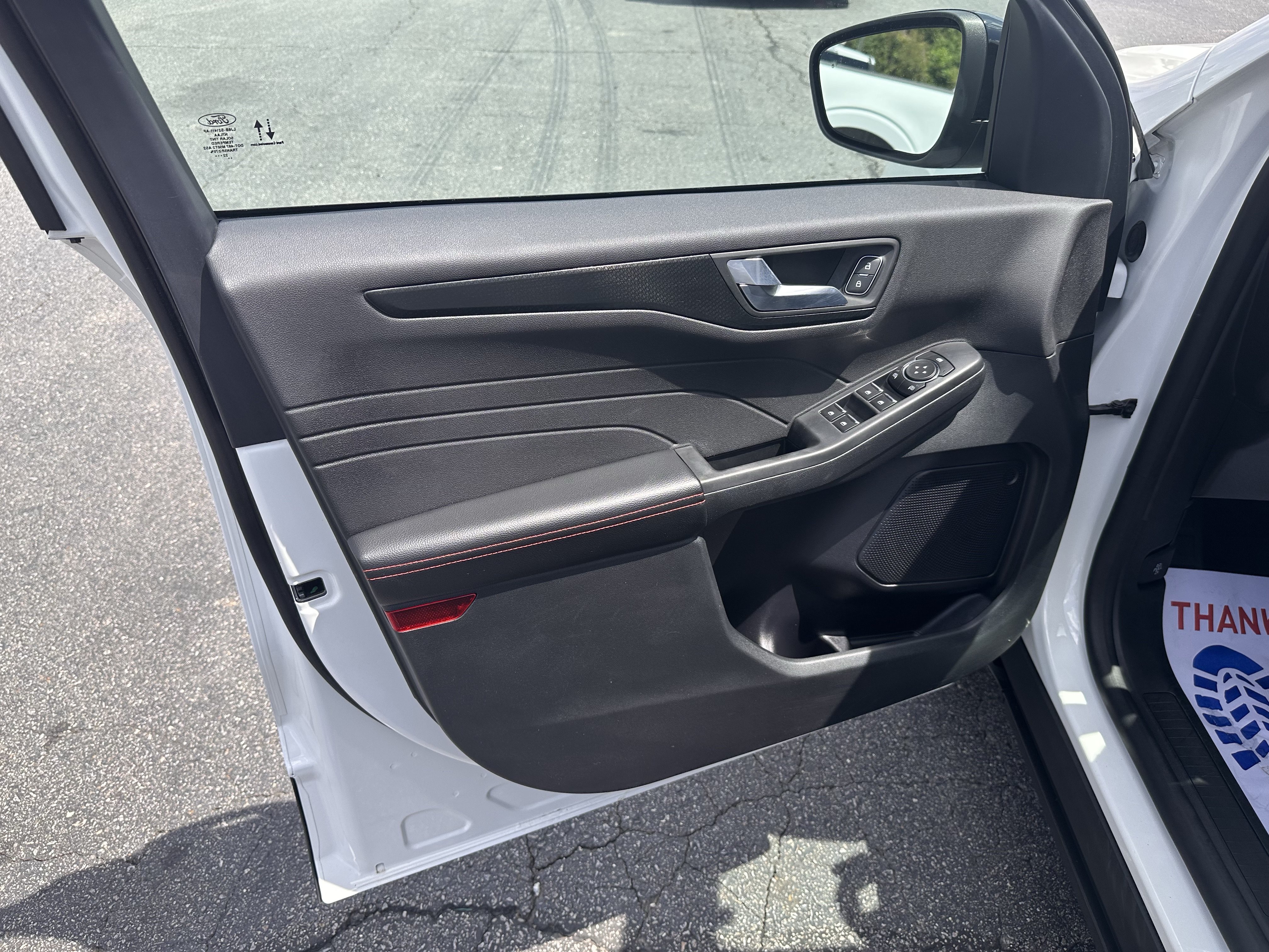 Certified 2022 Ford Escape SEL w/ SEL Stealth AWD Package image 9