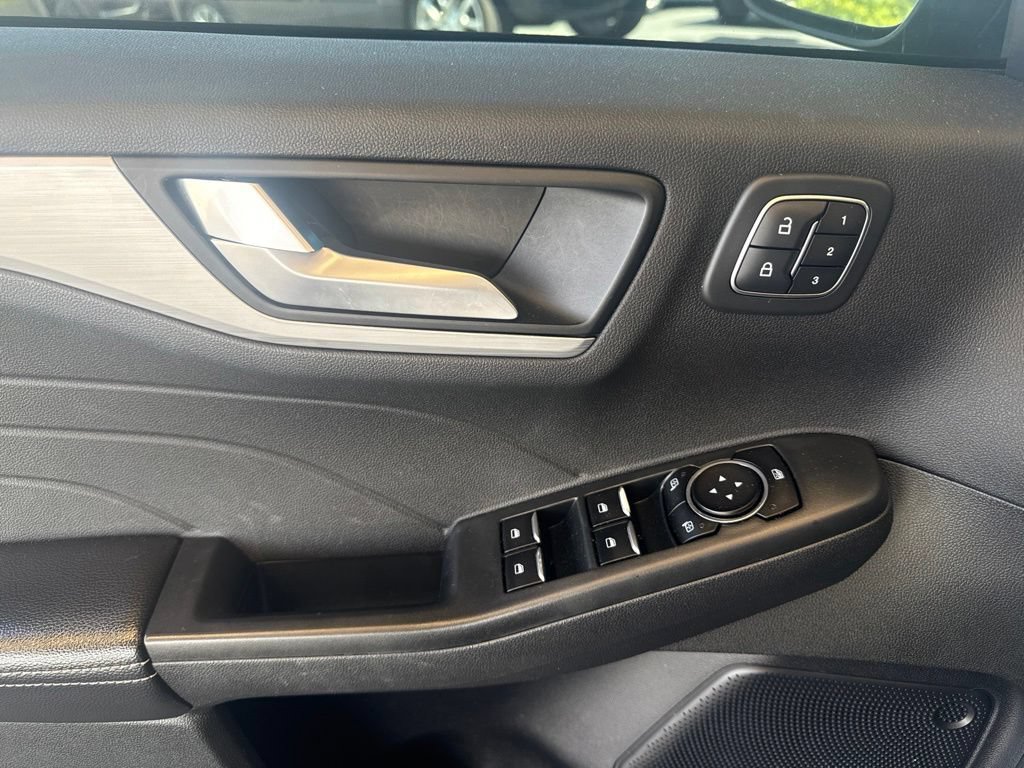Certified 2023 Ford Escape Platinum AWD/4WD image 16