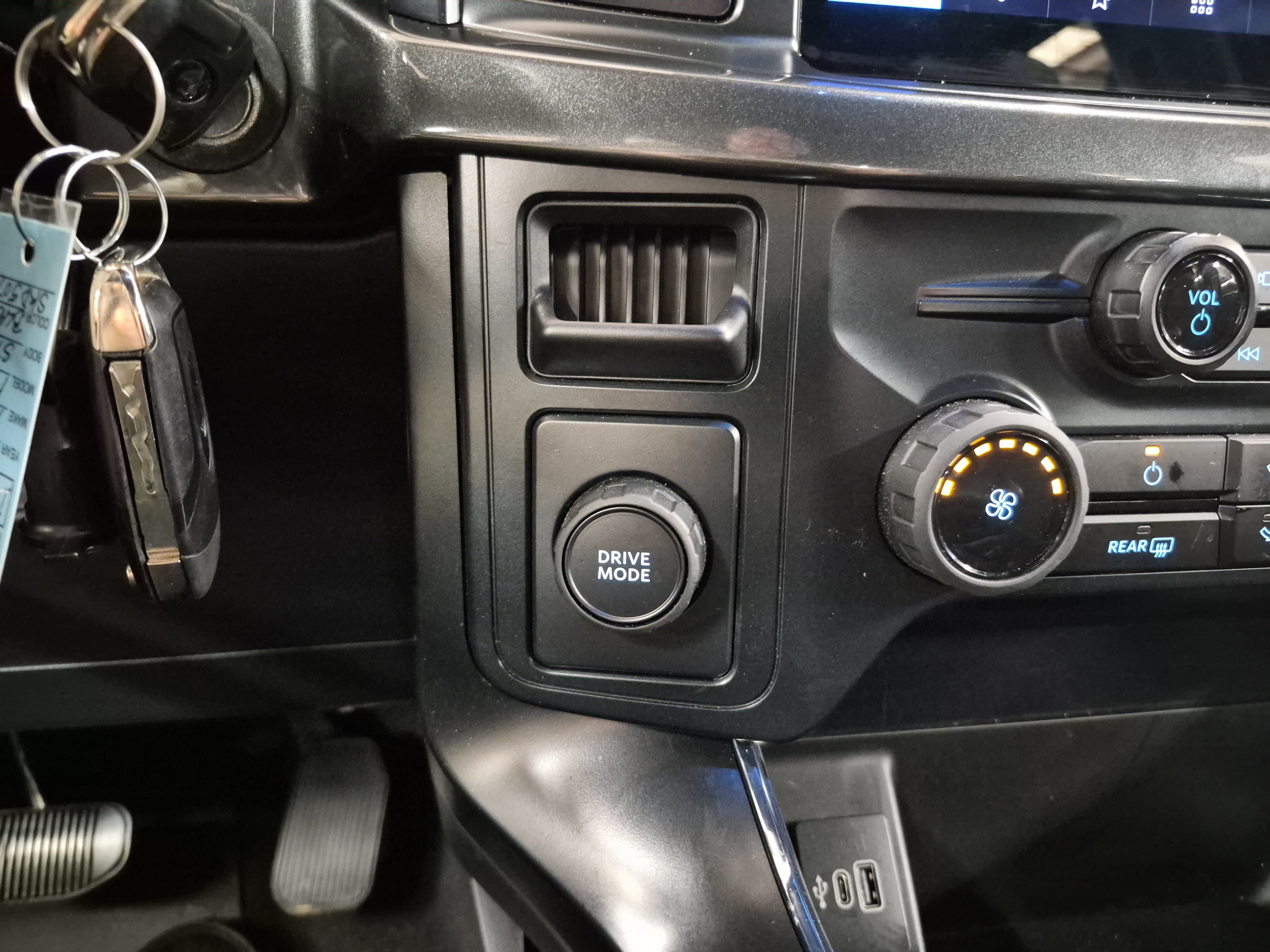 Certified 2025 Ford F150 STX RWD image 30