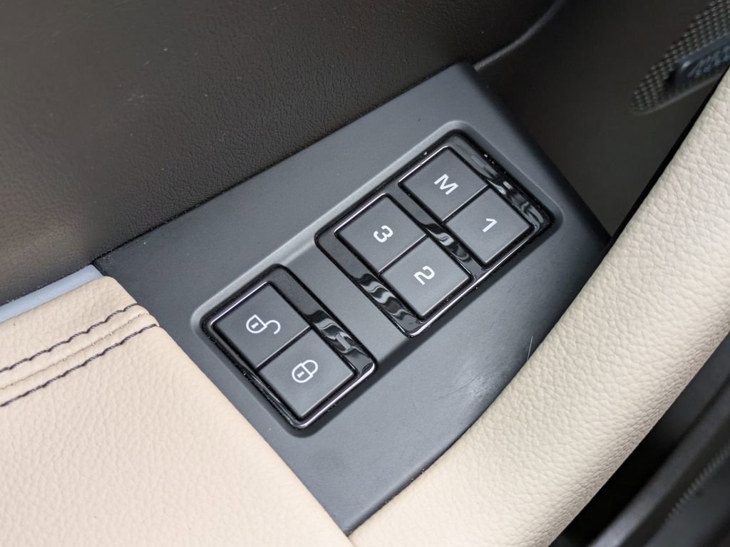 Used 2017 Jaguar F-PACE Prestige image 29