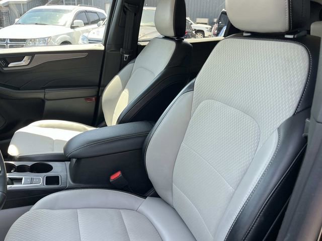 Certified 2025 Ford Escape SE FWD image 36