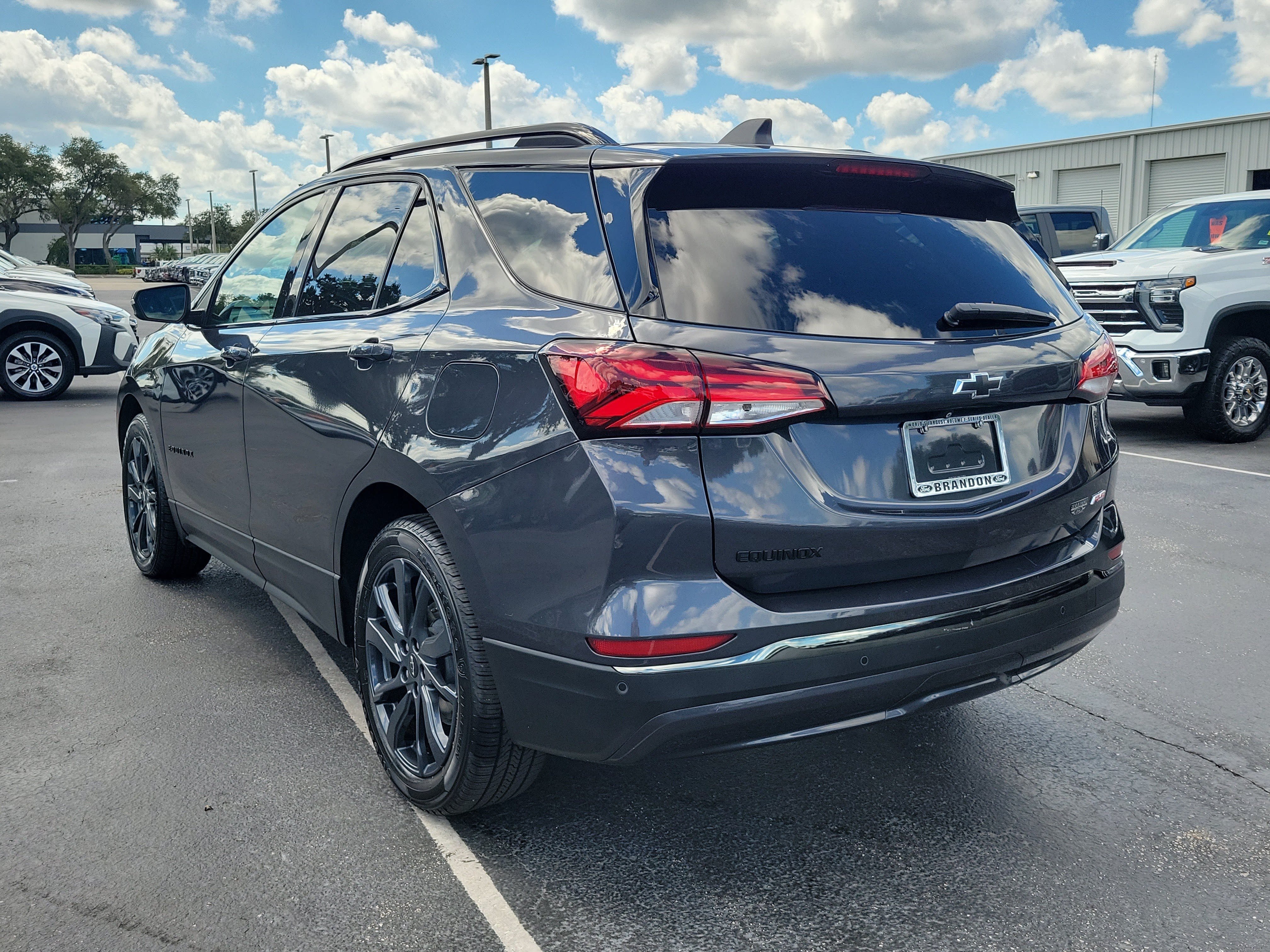 Used 2022 Chevrolet Equinox RS w/ Infotainment Package FWD image 7