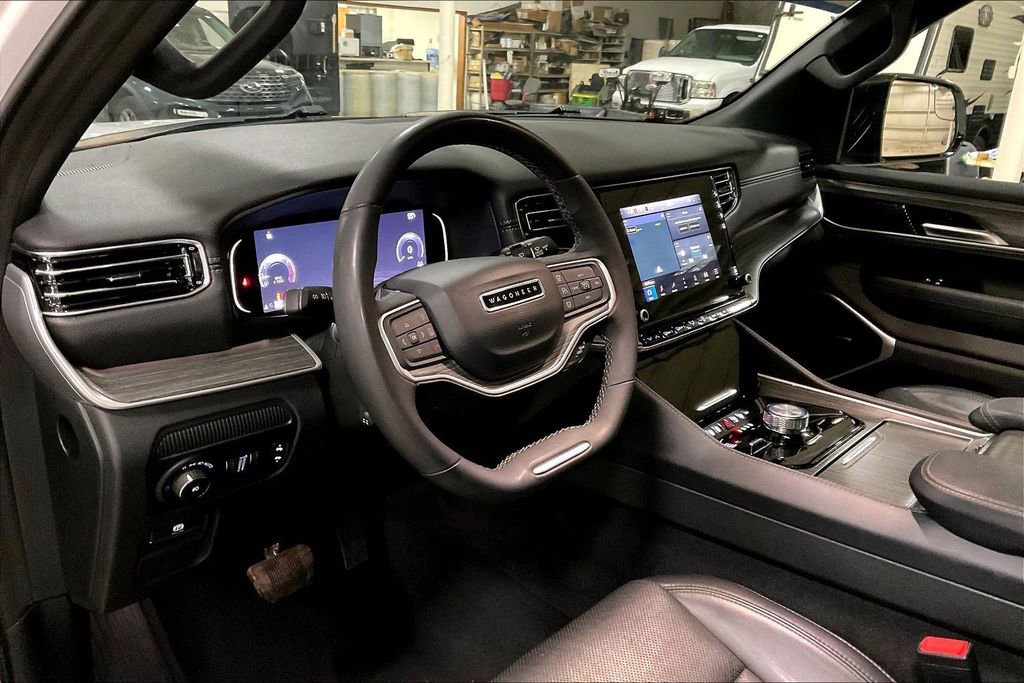 Used 2024 Jeep Wagoneer Series II w/ Flexible Seating Group image 13
