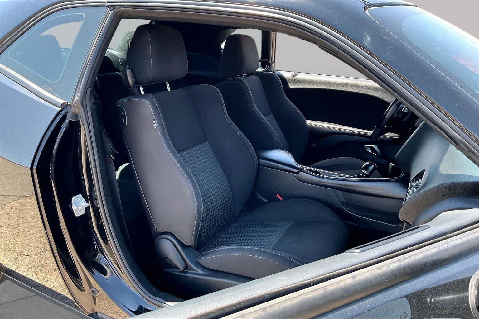 Used 2019 Dodge Challenger R/T RWD image 9