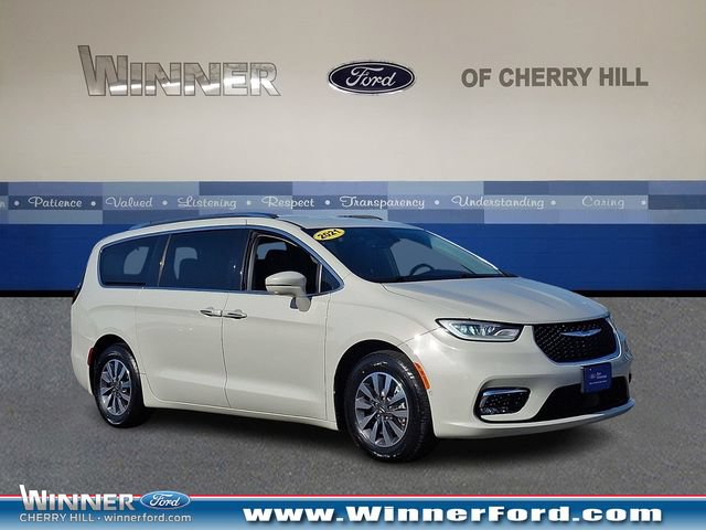 Used 2021 Chrysler Pacifica Touring-L w/ Uconnect Theater Family Group FWD image 1