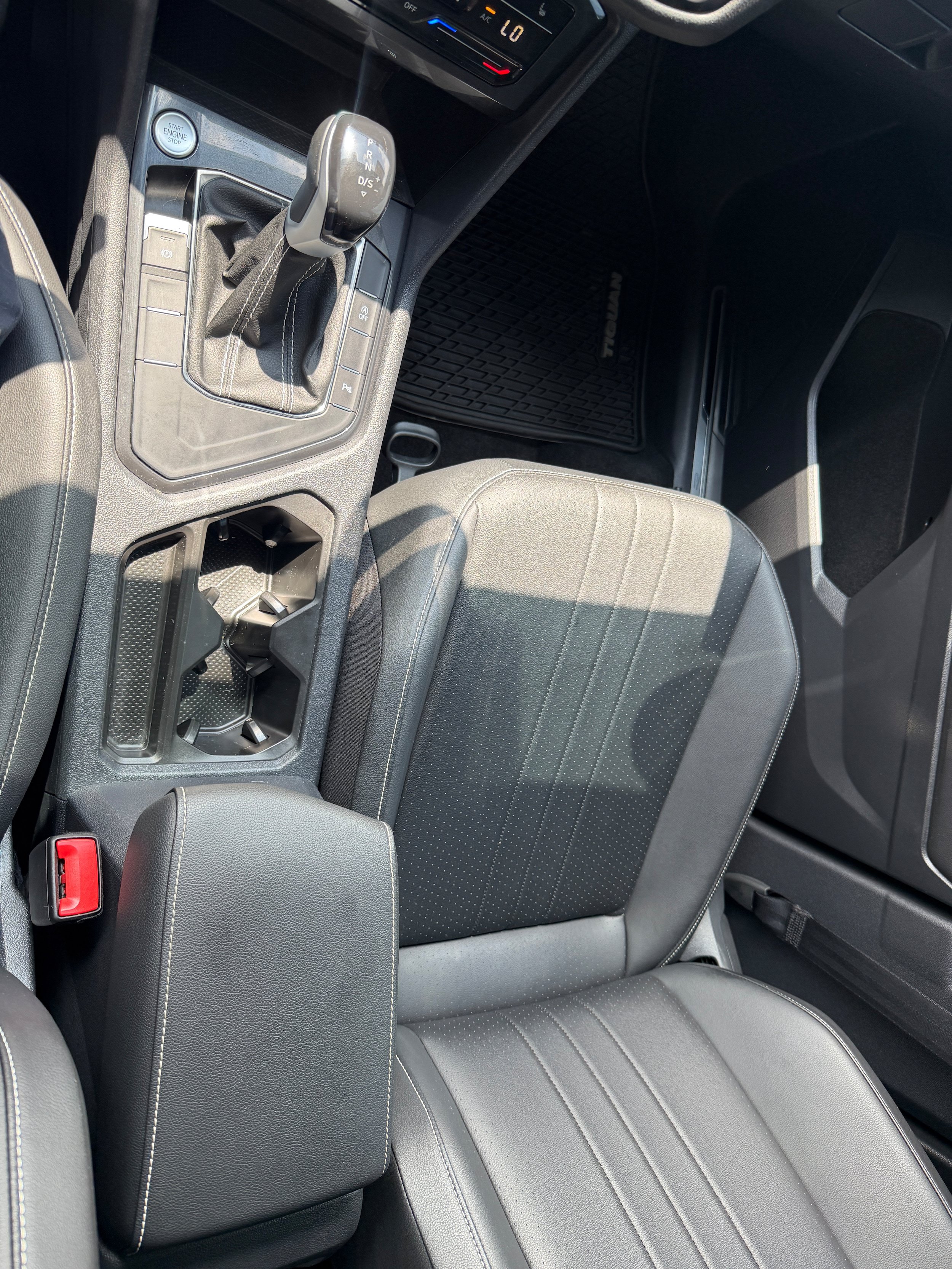 Used 2023 Volkswagen Tiguan SE R-Line FWD image 28