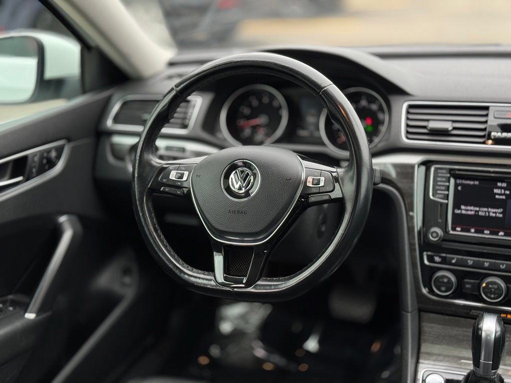 Used 2018 Volkswagen Passat 2.0T SE FWD image 19
