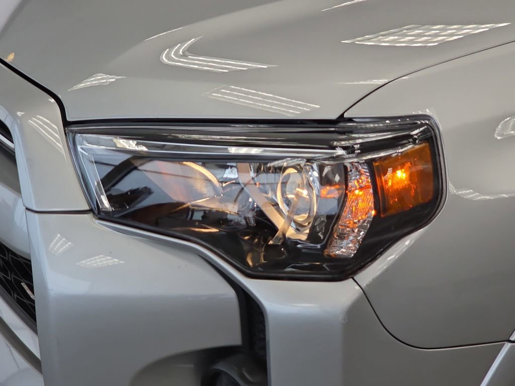 Used 2020 Toyota 4Runner TRD Off-Road Premium w/ Moonroof Package AWD/4WD image 28