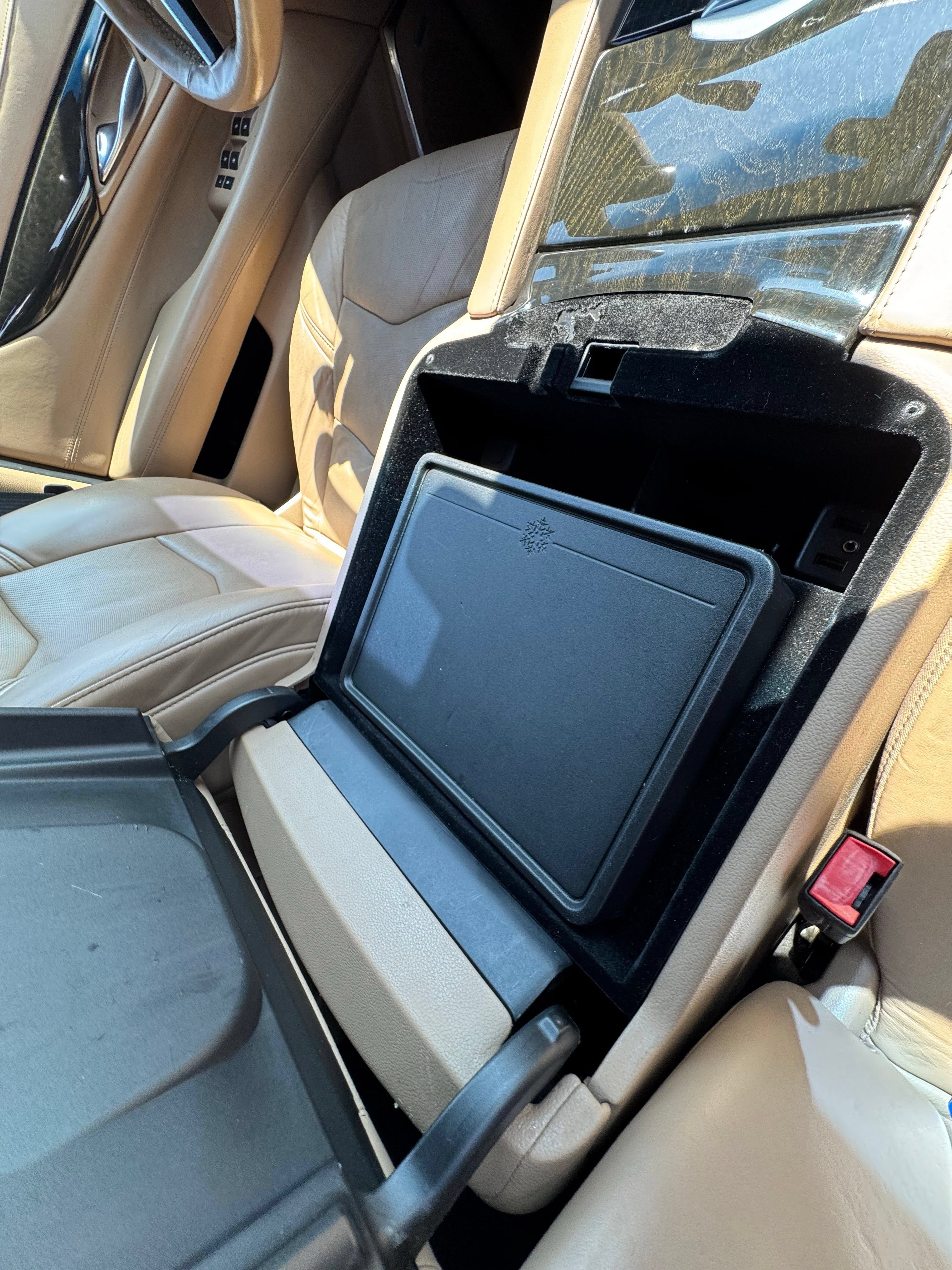 Used 2018 Cadillac Escalade ESV Platinum AWD/4WD image 12