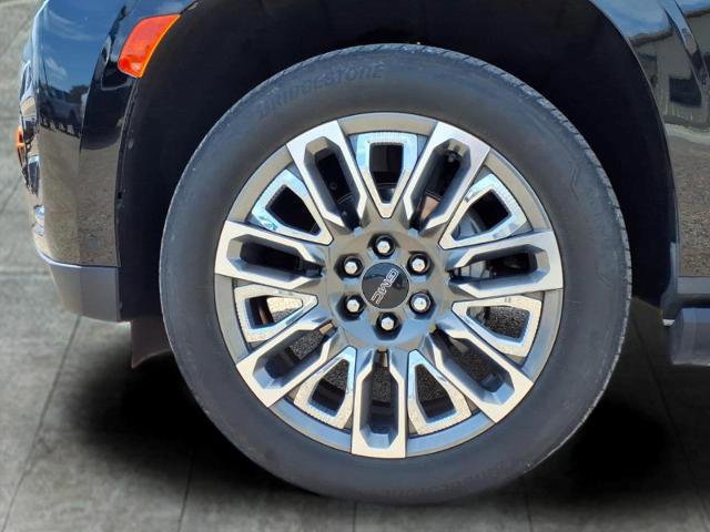 Used 2024 GMC Yukon Denali Ultimate AWD/4WD image 11