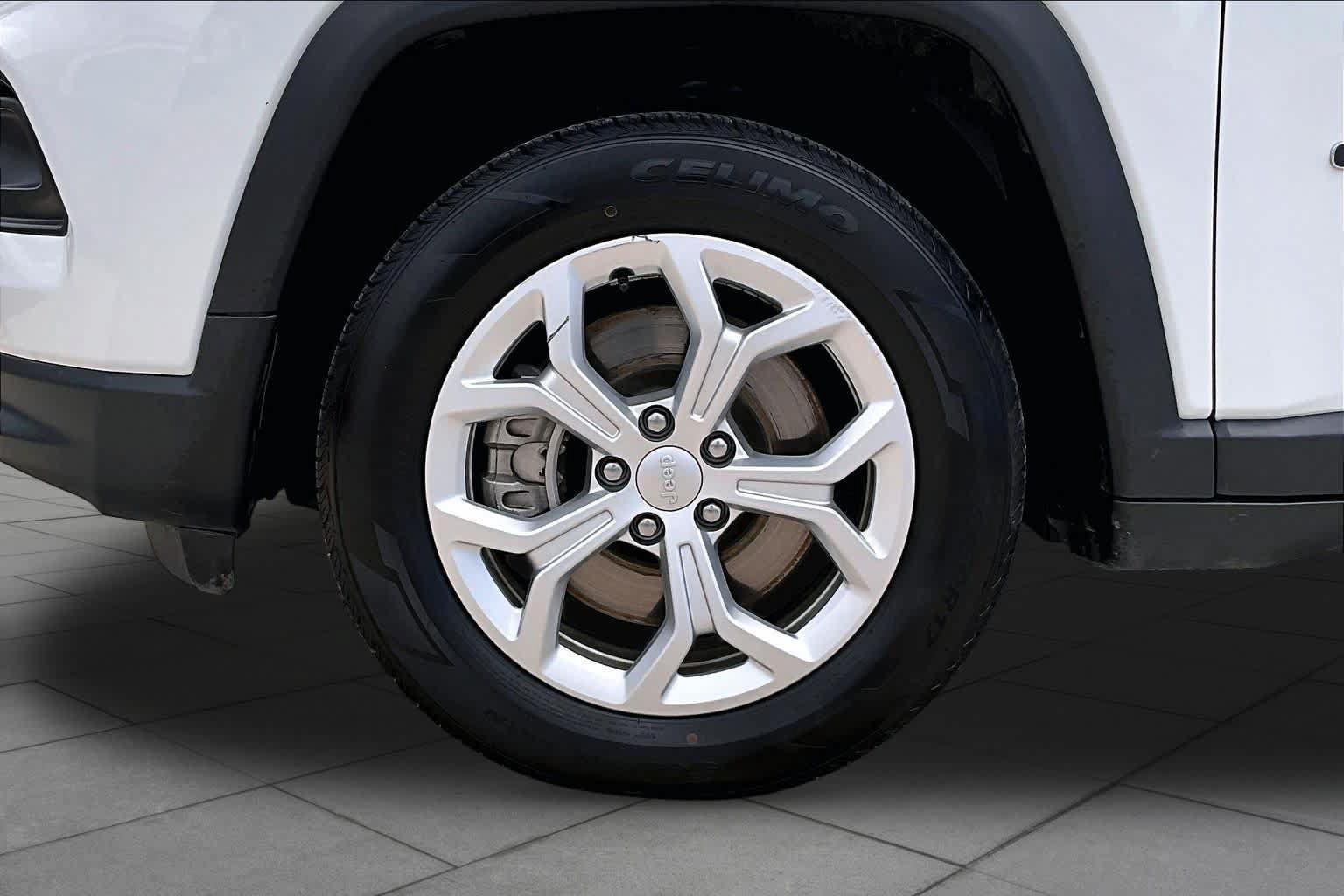 Used 2024 Jeep Compass Latitude AWD/4WD image 11