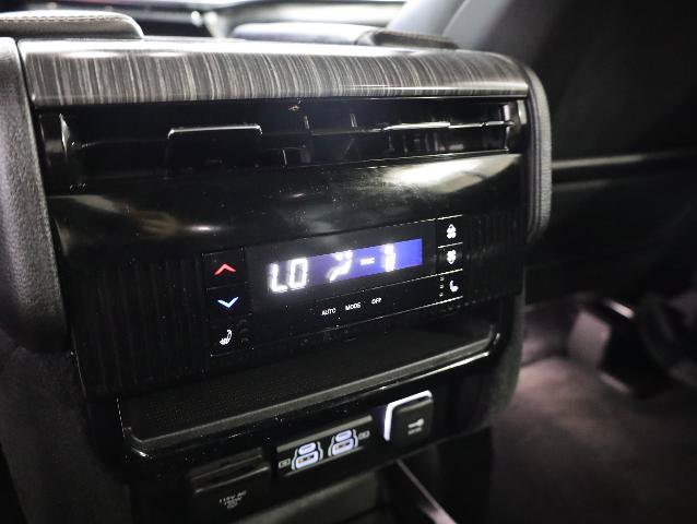 Used 2024 Jeep Wagoneer L Series II w/ Flexible Seating Group AWD/4WD image 27