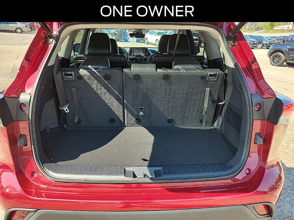 Used 2021 Toyota Highlander XLE AWD/4WD image 6