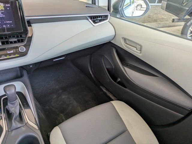 Used 2025 Toyota Corolla LE image 14