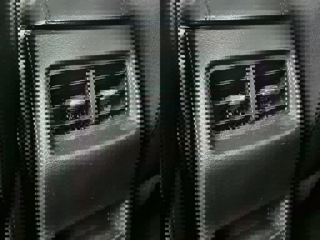 Certified 2019 Ford Edge SE FWD image 16