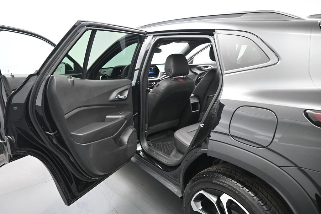 Used 2024 Chevrolet Trax RS w/ Sunroof Package FWD image 15