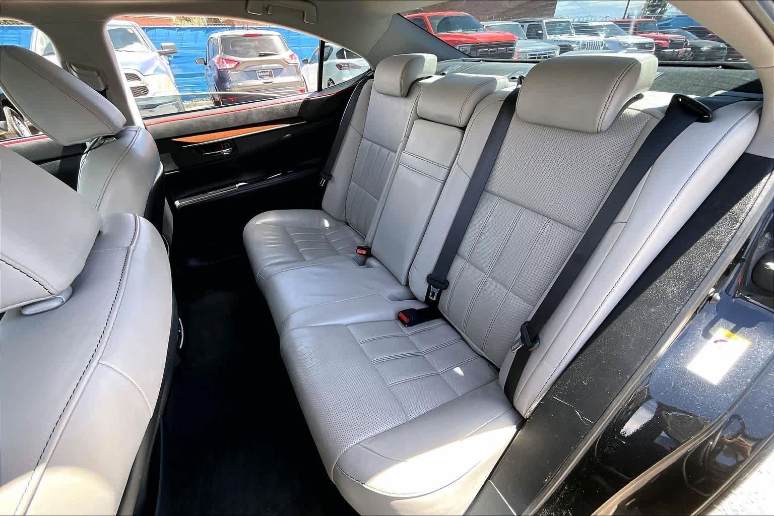 Used 2018 Lexus ES 350 w/ Luxury Package w/Wood Trim FWD image 20