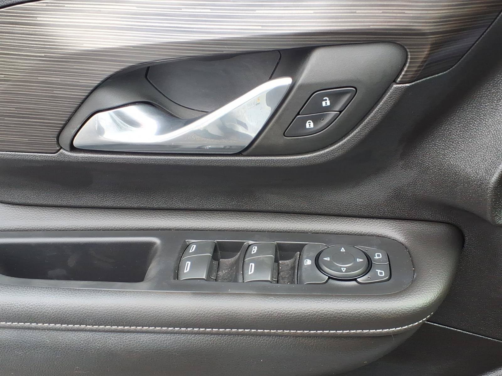 Used 2024 GMC Terrain SLE w/ Driver Convenience Package FWD image 18