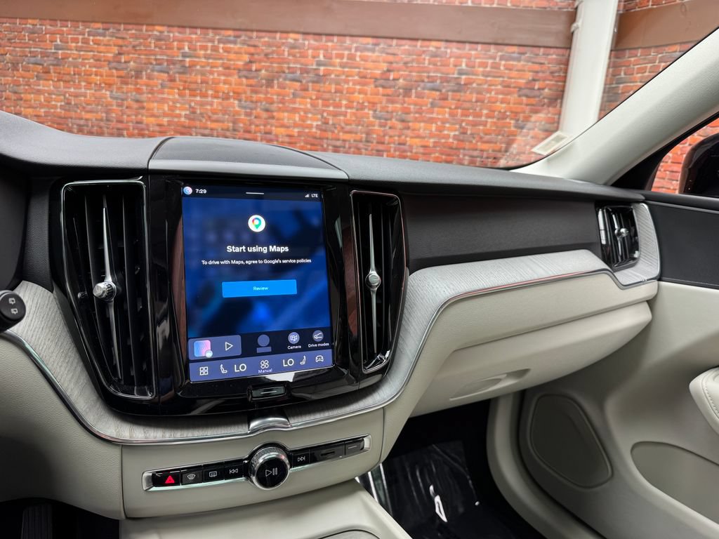 Used 2024 Volvo XC60 B5 Plus w/ Protection Package Premier AWD/4WD image 18