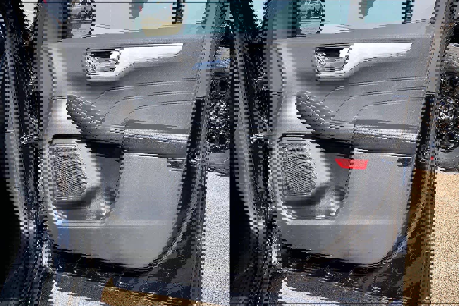 Certified 2025 Ford Escape Platinum image 22