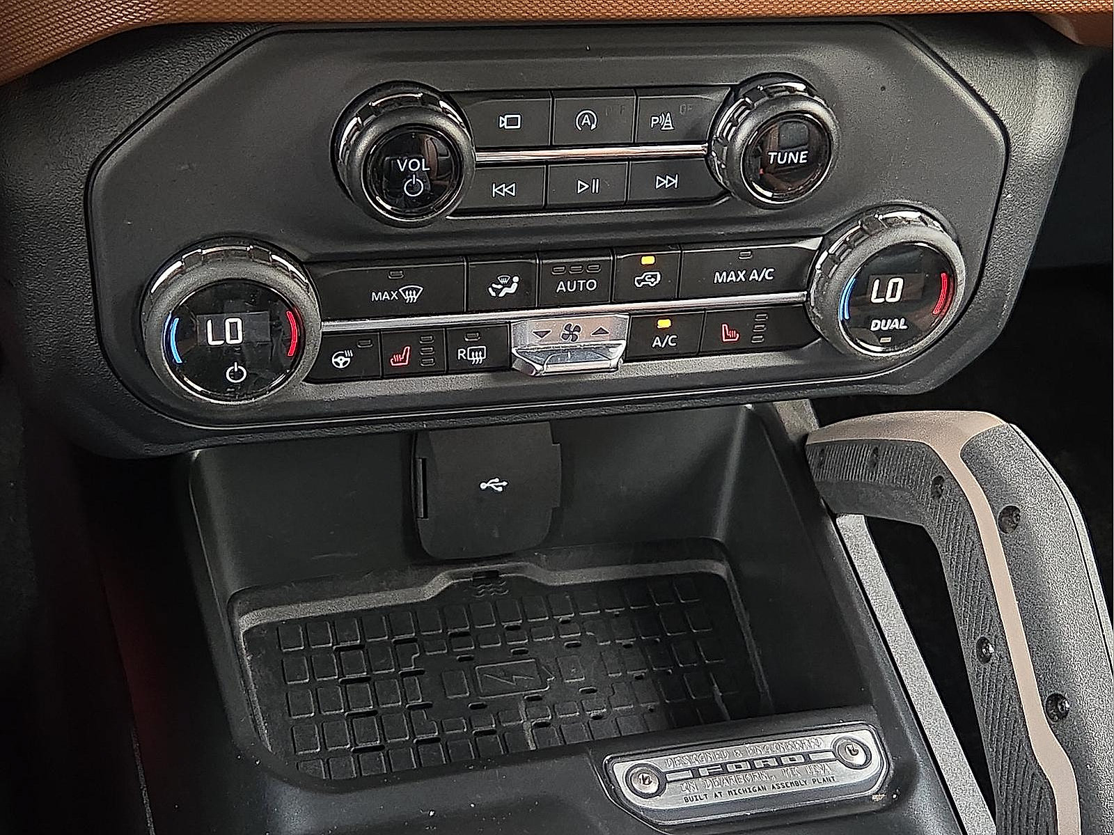 Certified 2024 Ford Bronco Outer Banks AWD/4WD image 16