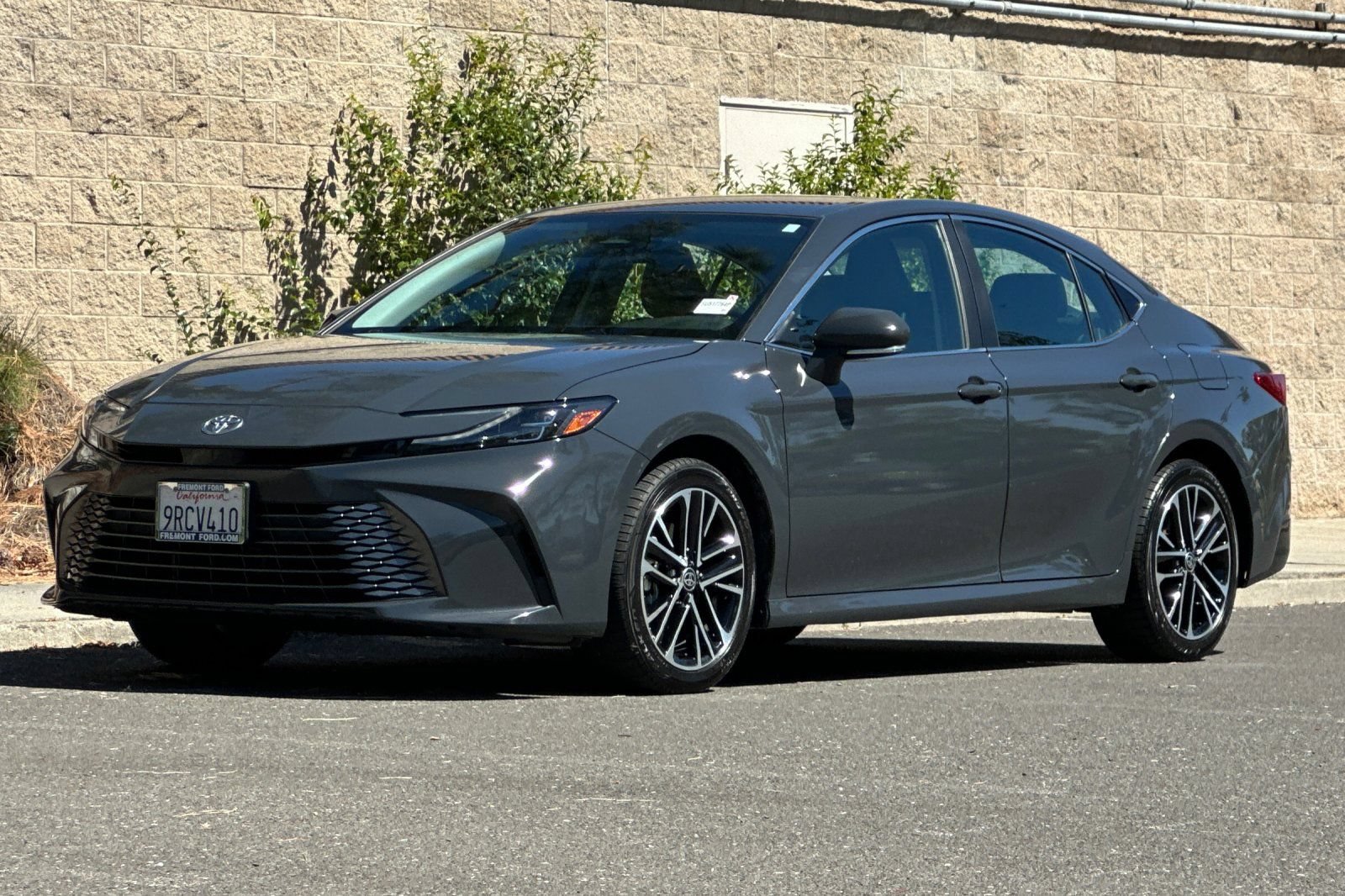 Used 2025 Toyota Camry XLE AWD/4WD image 8
