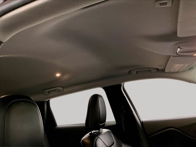 Used 2019 Jeep Cherokee Latitude Plus AWD/4WD image 21