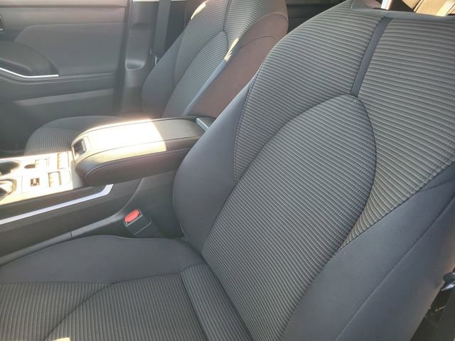 Used 2022 Toyota Highlander LE image 11