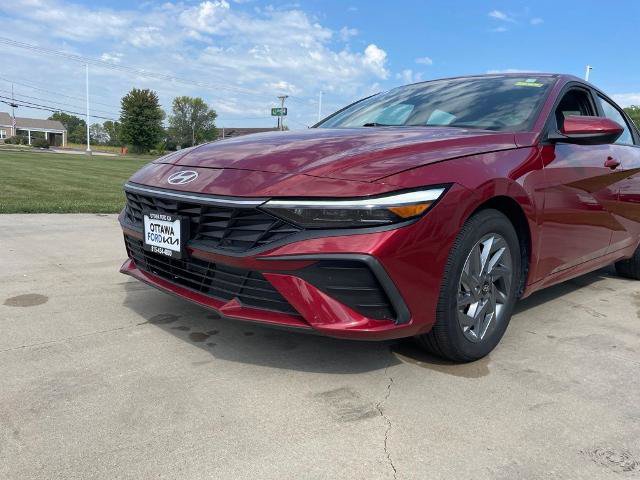 Used 2024 Hyundai Elantra Blue FWD image 14