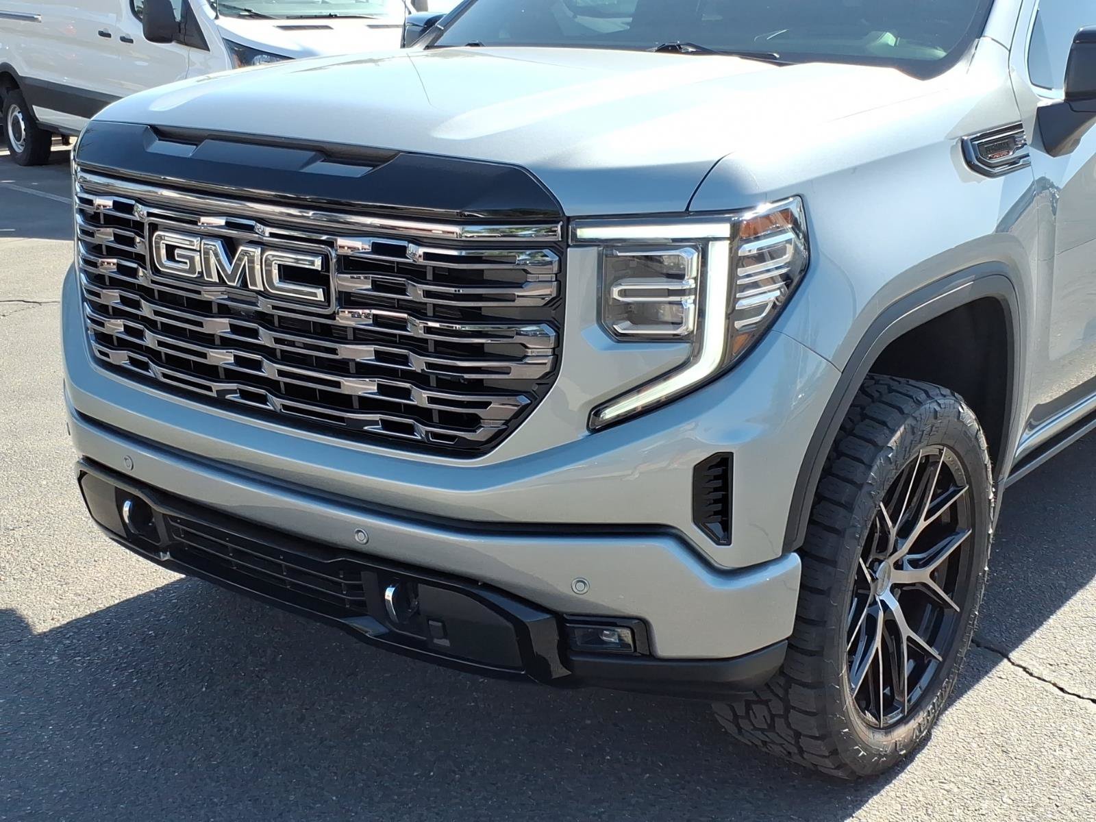 Used 2025 GMC Sierra 1500 Denali w/ Denali Reserve Package AWD/4WD image 8
